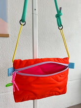 Load image into Gallery viewer, Pocket Flashy - Orange / zip lila