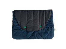 Load image into Gallery viewer, Housse ordinateur Puffy - Noir &amp; bleu nuit