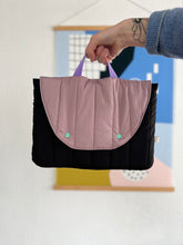 Load image into Gallery viewer, Housse ordinateur Puffy - Rose &amp; noir