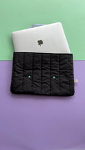 Load image into Gallery viewer, Housse ordinateur Puffy - Rose &amp; noir