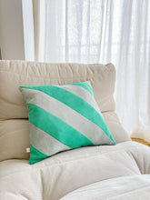 Charger l&#39;image dans la galerie, Coussin - Rayures vert &amp; bleu glacier