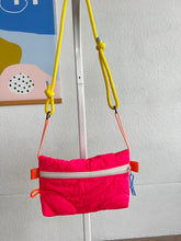 Load image into Gallery viewer, Pocket Flashy - Rose / corde jaune
