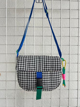Charger l'image dans la galerie, Sac Oslo - Vichy noir / sangle bleu