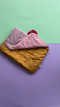 Load image into Gallery viewer, Housse ordinateur Puffy - Rose &amp; jaune