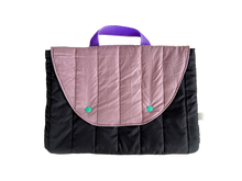 Load image into Gallery viewer, Housse ordinateur Puffy - Rose &amp; noir