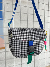 Charger l'image dans la galerie, Sac Oslo - Vichy noir / sangle bleu