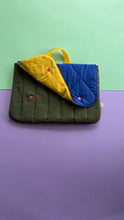 Load image into Gallery viewer, Housse ordinateur Puffy -  Bleu &amp; kaki