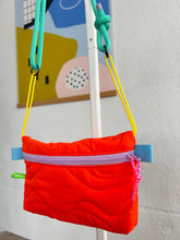 Load image into Gallery viewer, Pocket Flashy - Orange / zip lila