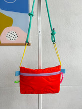 Load image into Gallery viewer, Pocket Flashy - Orange / zip lila