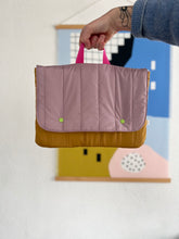 Load image into Gallery viewer, Housse ordinateur Puffy - Rose &amp; jaune