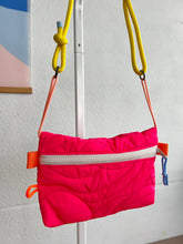 Load image into Gallery viewer, Pocket Flashy - Rose / corde jaune