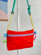 Load image into Gallery viewer, Pocket Flashy - Orange / zip lila