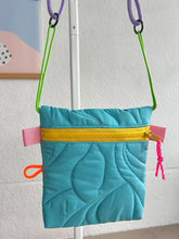 Load image into Gallery viewer, Pocket Flashy - Turquoise / corde lila