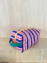 Load image into Gallery viewer, Trousse de toilette - Bénodet