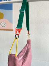 Load image into Gallery viewer, Sac Halfmoon - Fleurs / mousqueton orange