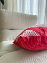 Charger l&#39;image dans la galerie, Coussin - Rayures rose &amp; rouge