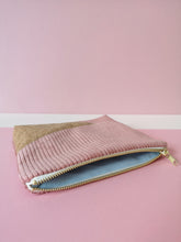 Load image into Gallery viewer, V clutch - pink velvet