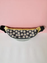 Load image into Gallery viewer, Banana - Pastel Daisies