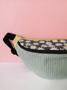 Banana - Pastel Daisies